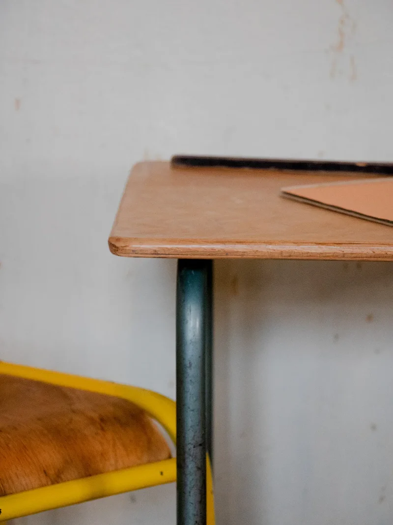 Edouard, le bureau d'écolier en bois et métal N°592