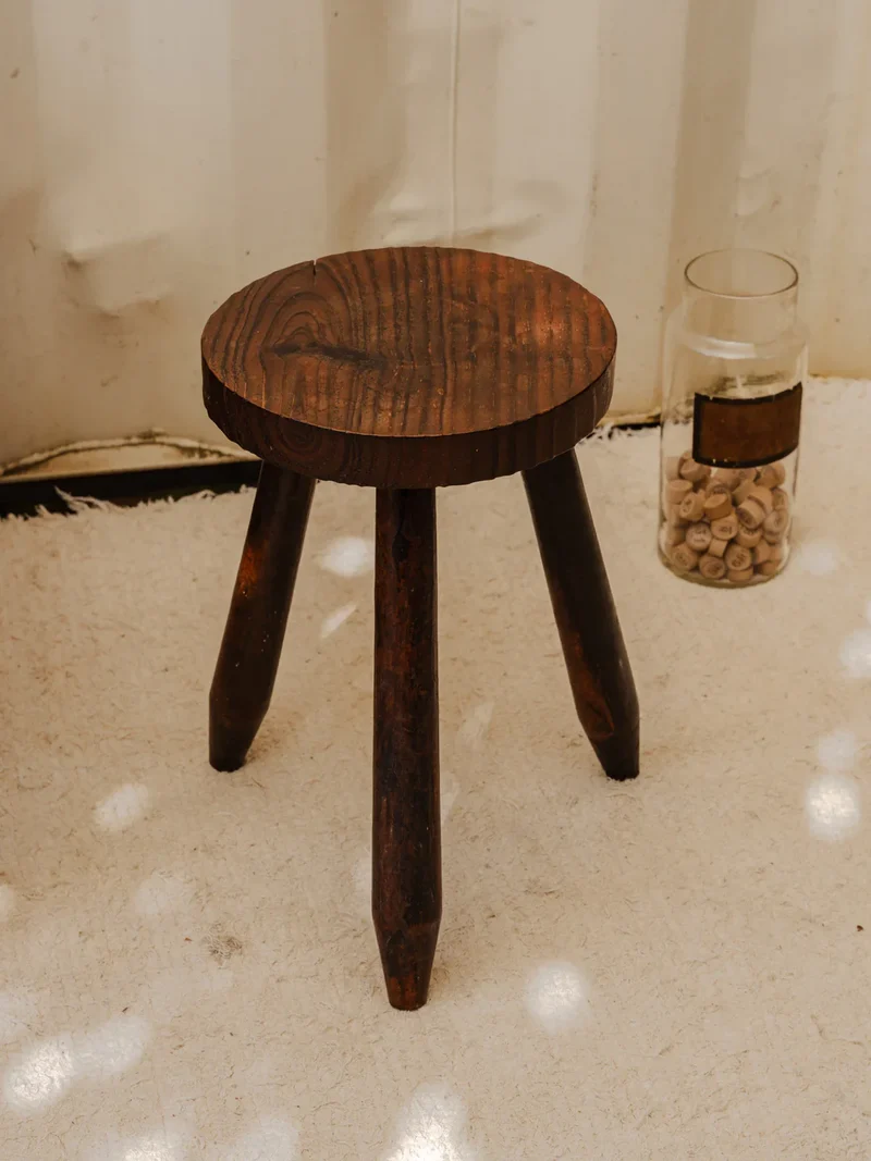 Regis, le tabouret en bois N°908