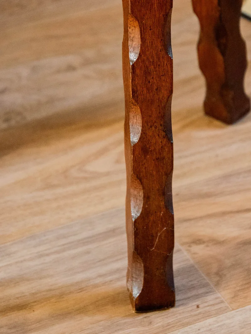 Regis, le tabouret ciselé en bois N°881
