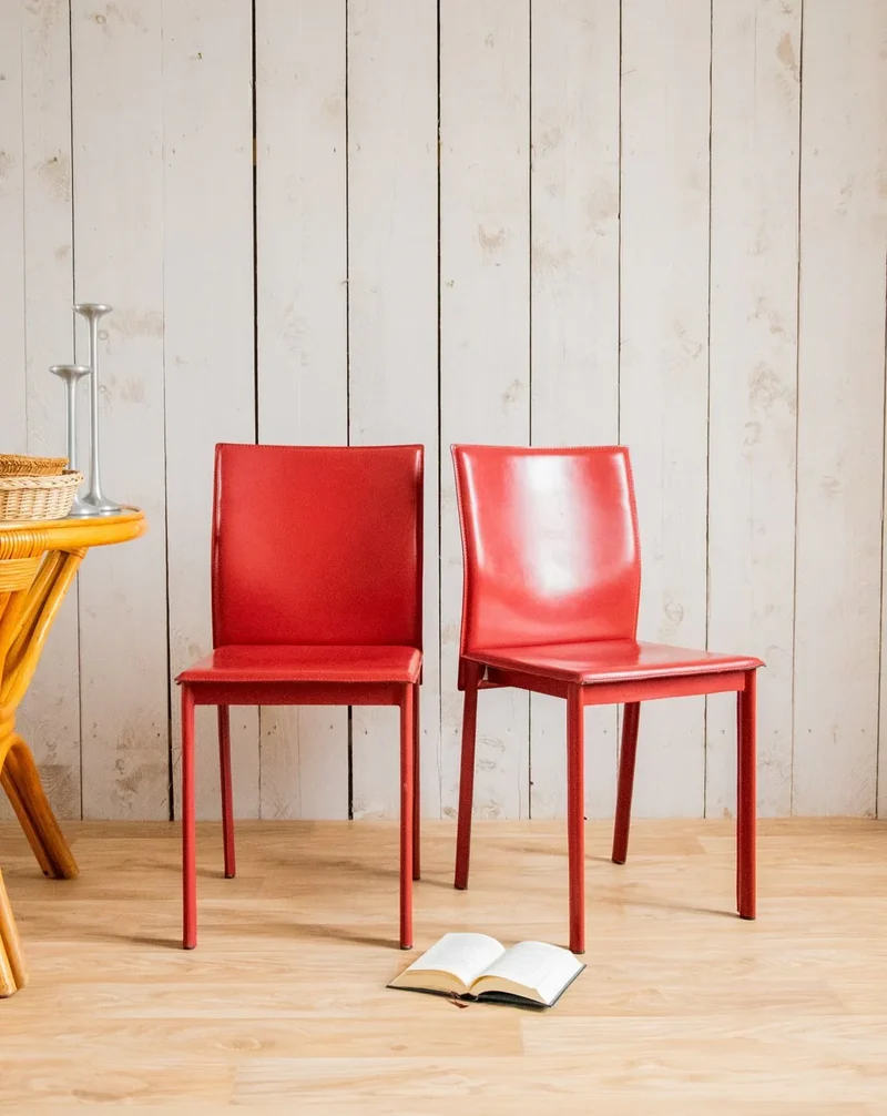 Alma, la paire de chaises en cuir rouge N°1330