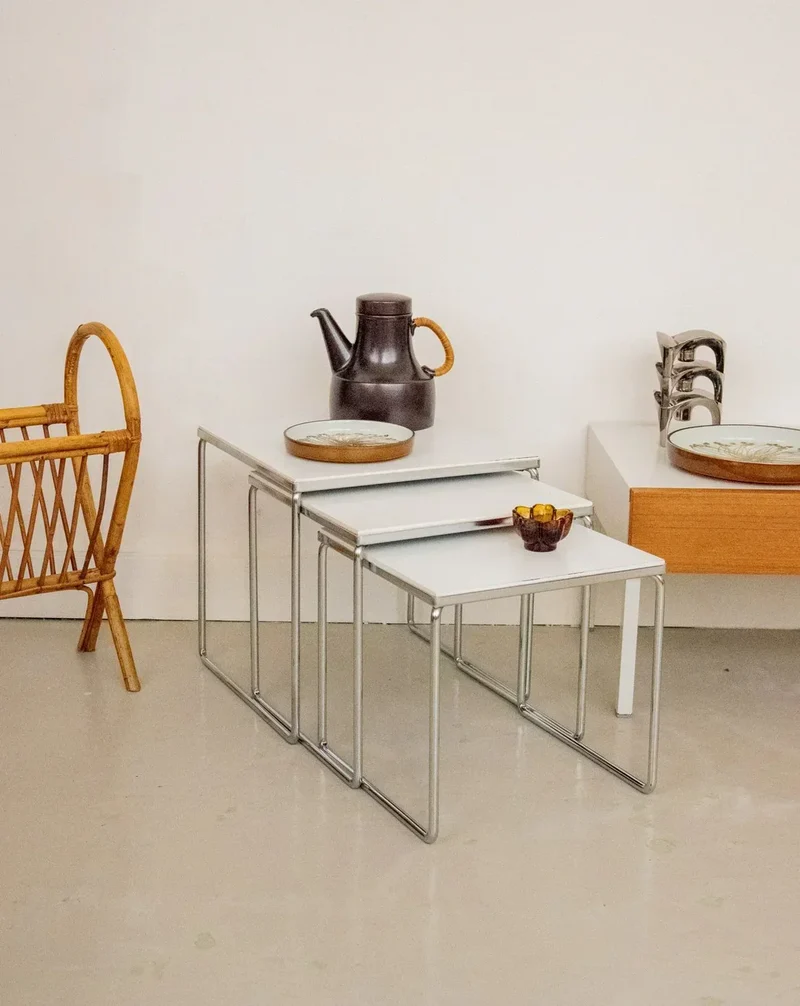 Barbara, les tables gigognes en formica N°144