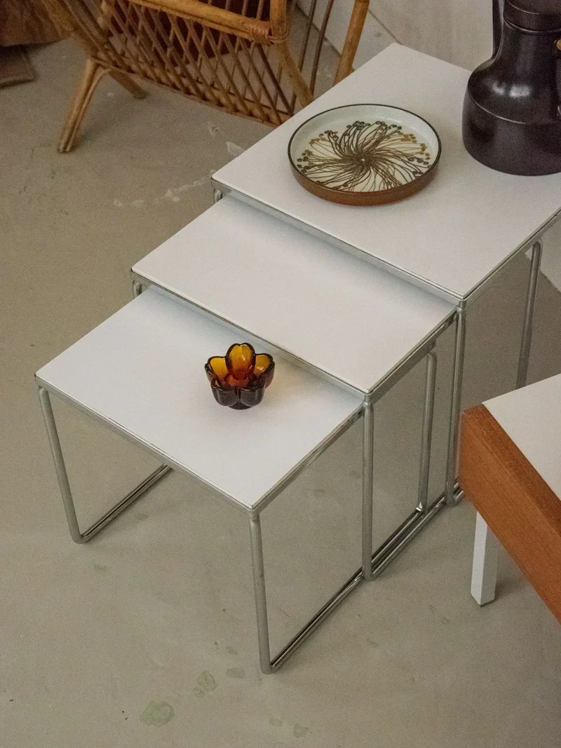 Barbara, les tables gigognes en formica N°144