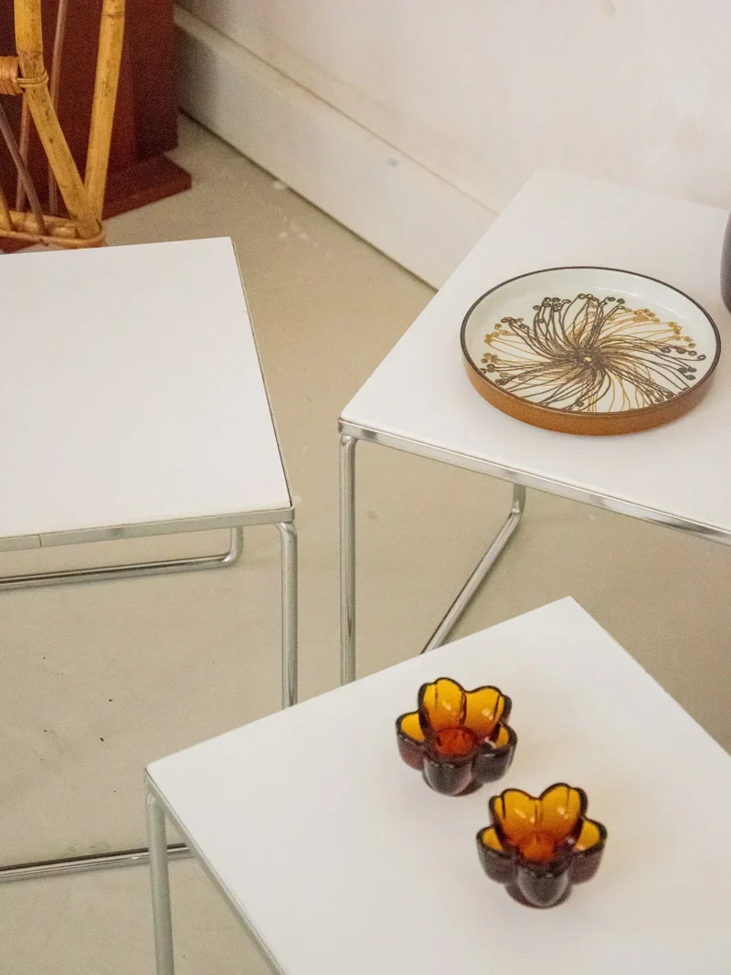 Barbara, les tables gigognes en formica N°144