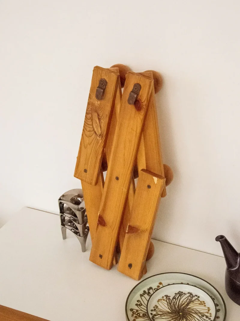 Charlie, le porte-manteau en pin N°186