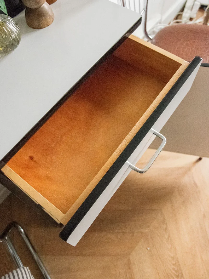 Gustave, le buffet fin en formica blanc N°513