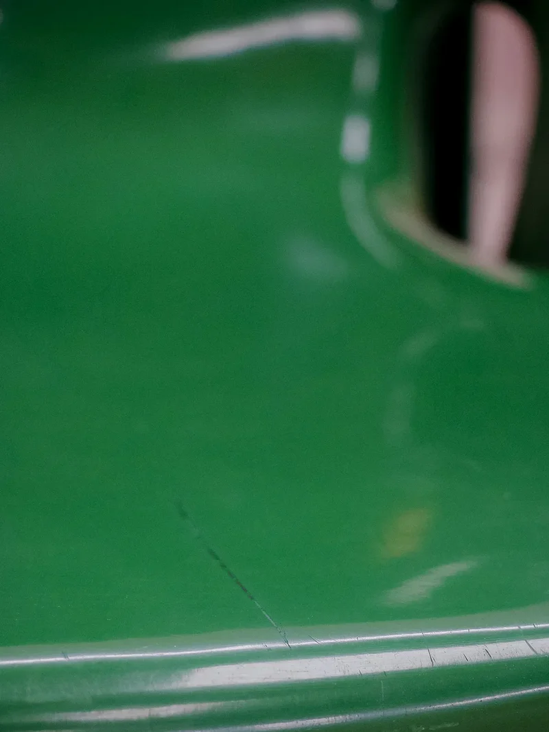 Jakob, le fauteuil vert en fibre de verre N°843