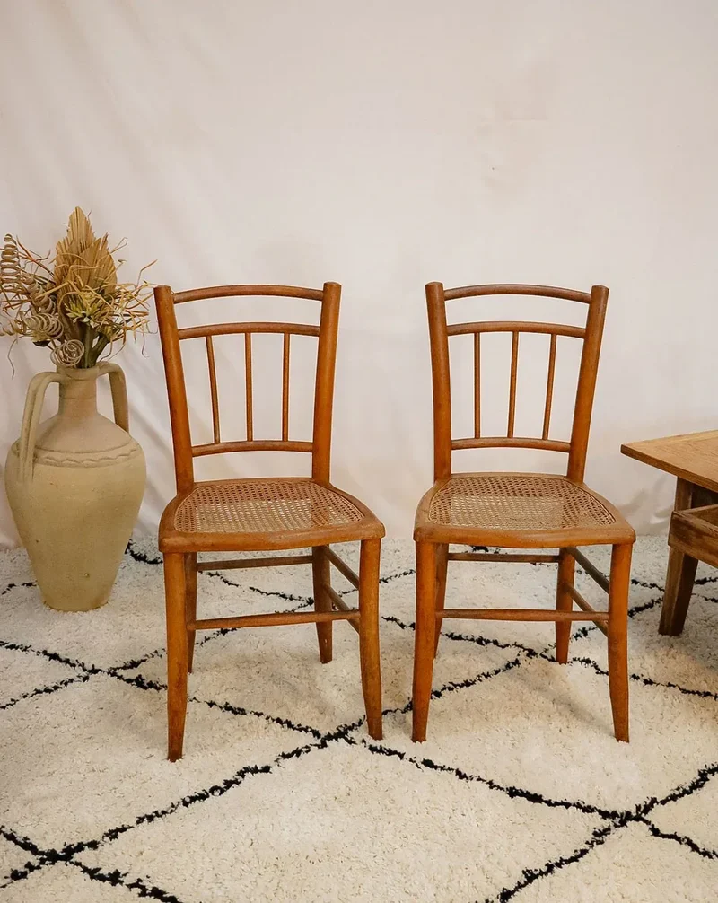 Claude, la paire de chaises en bois et cannage N°978