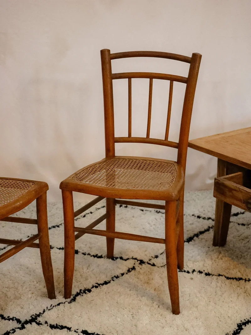 Claude, la paire de chaises en bois et cannage N°978