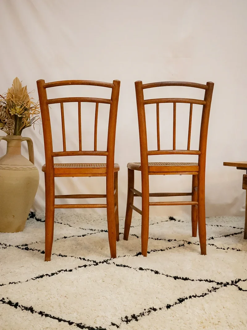 Claude, la paire de chaises en bois et cannage N°978