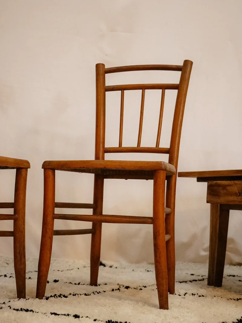 Claude, la paire de chaises en bois et cannage N°978