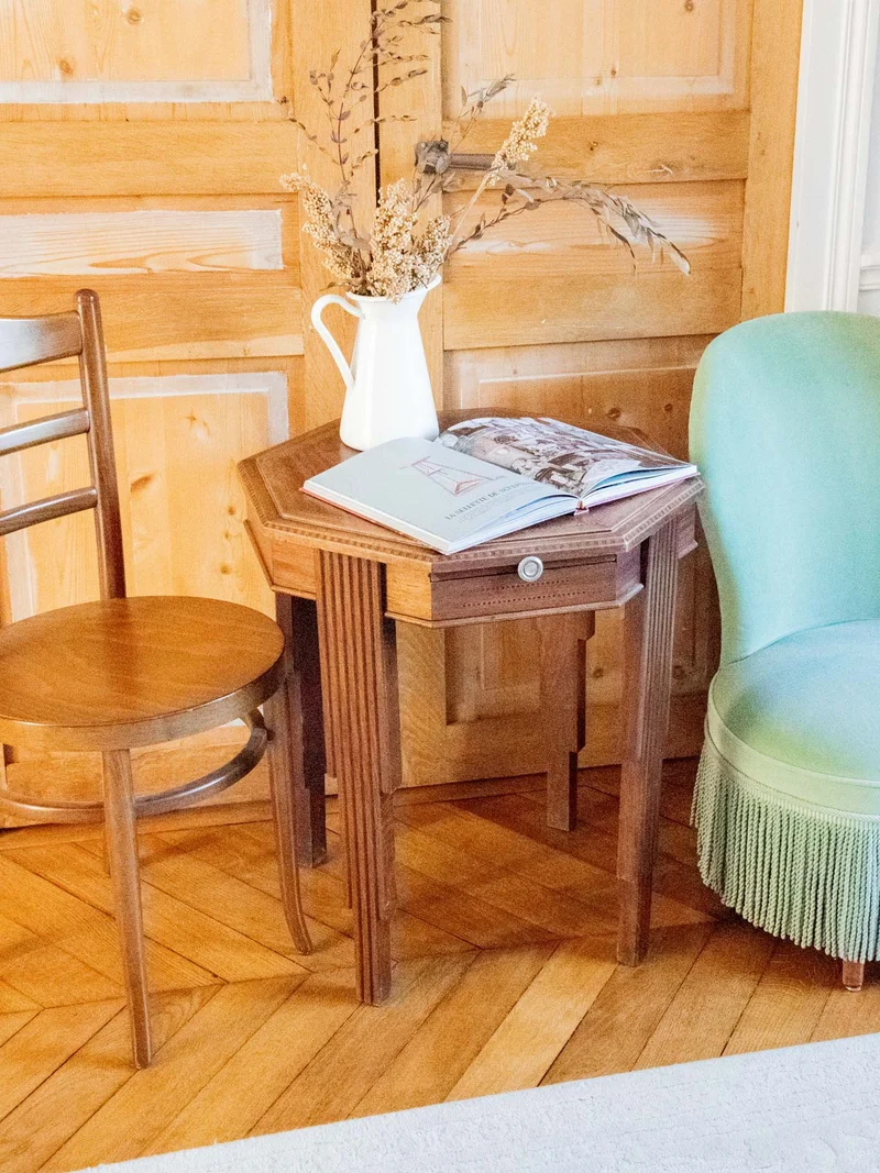 Hanna, la table d'appoint bois sculpté N°1239