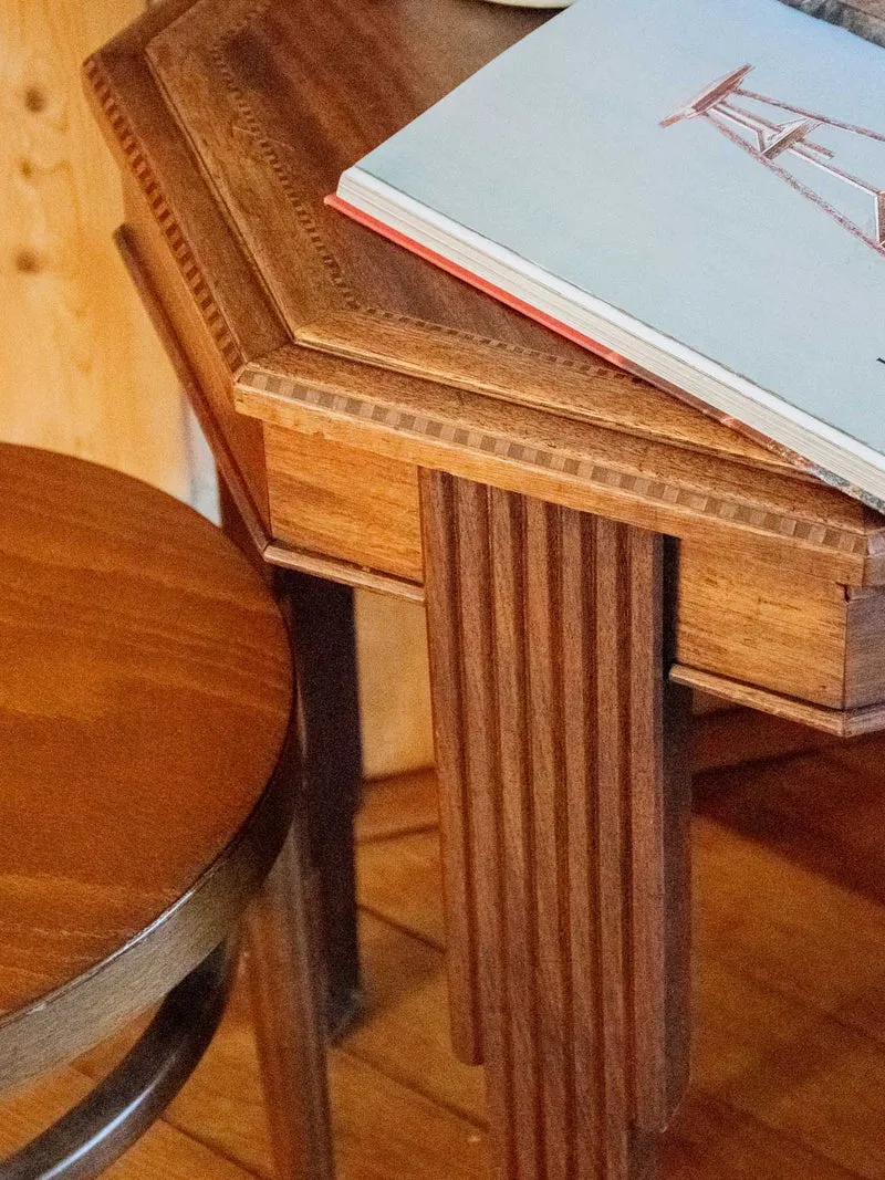 Hanna, la table d'appoint bois sculpté N°1239