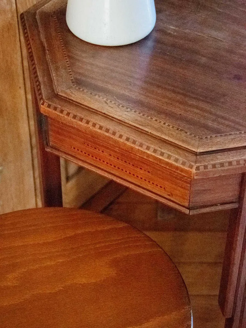 Hanna, la table d'appoint bois sculpté N°1239