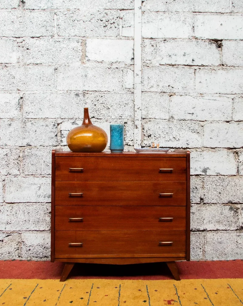 Olga, la commode scandinave en bois foncé N°413