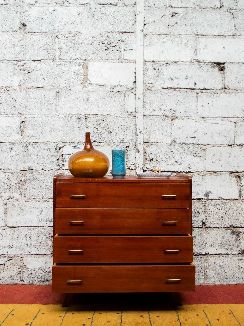 Olga, la commode scandinave en bois foncé N°413