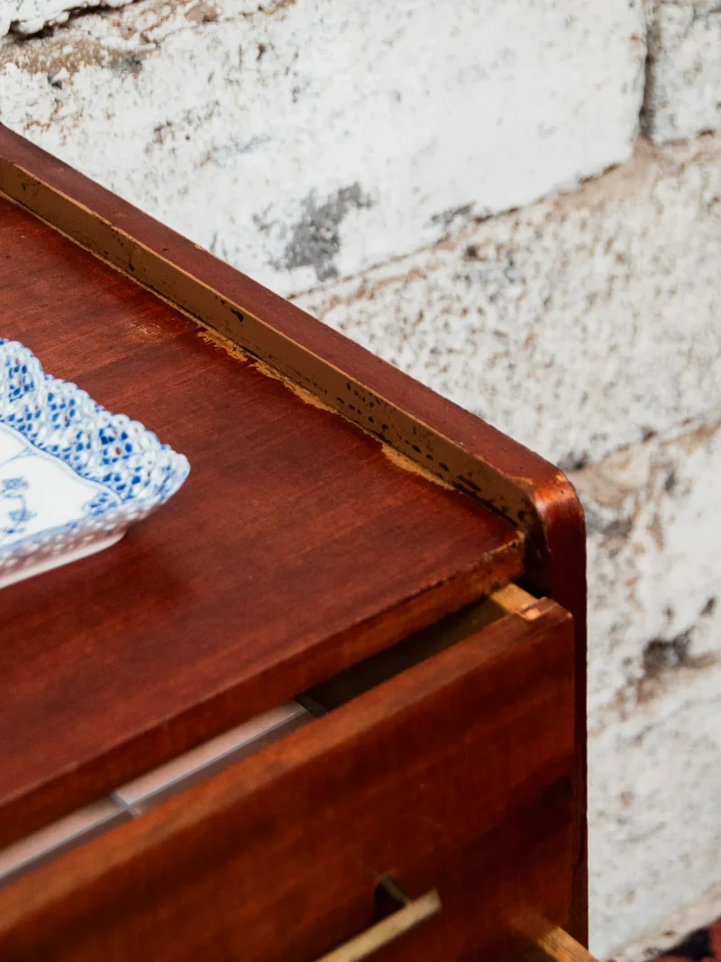 Olga, la commode scandinave en bois foncé N°413