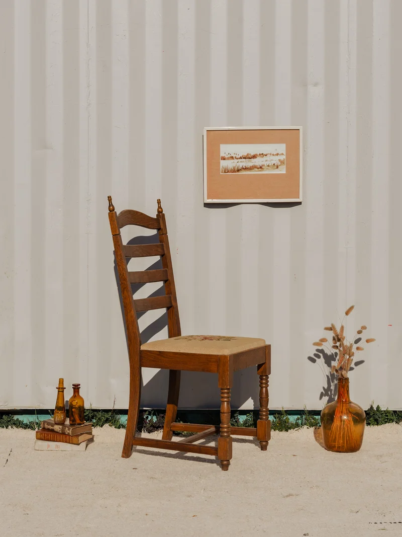 Claude, la chaise brodée en bois N°1065
