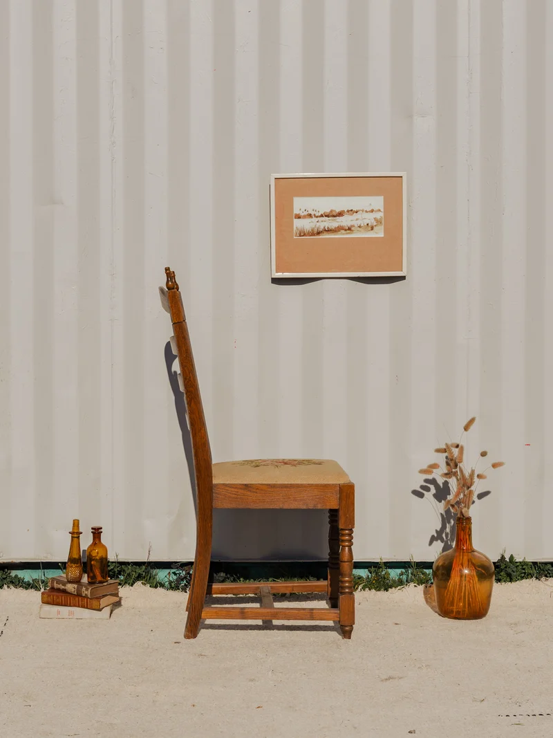 Claude, la chaise brodée en bois N°1065