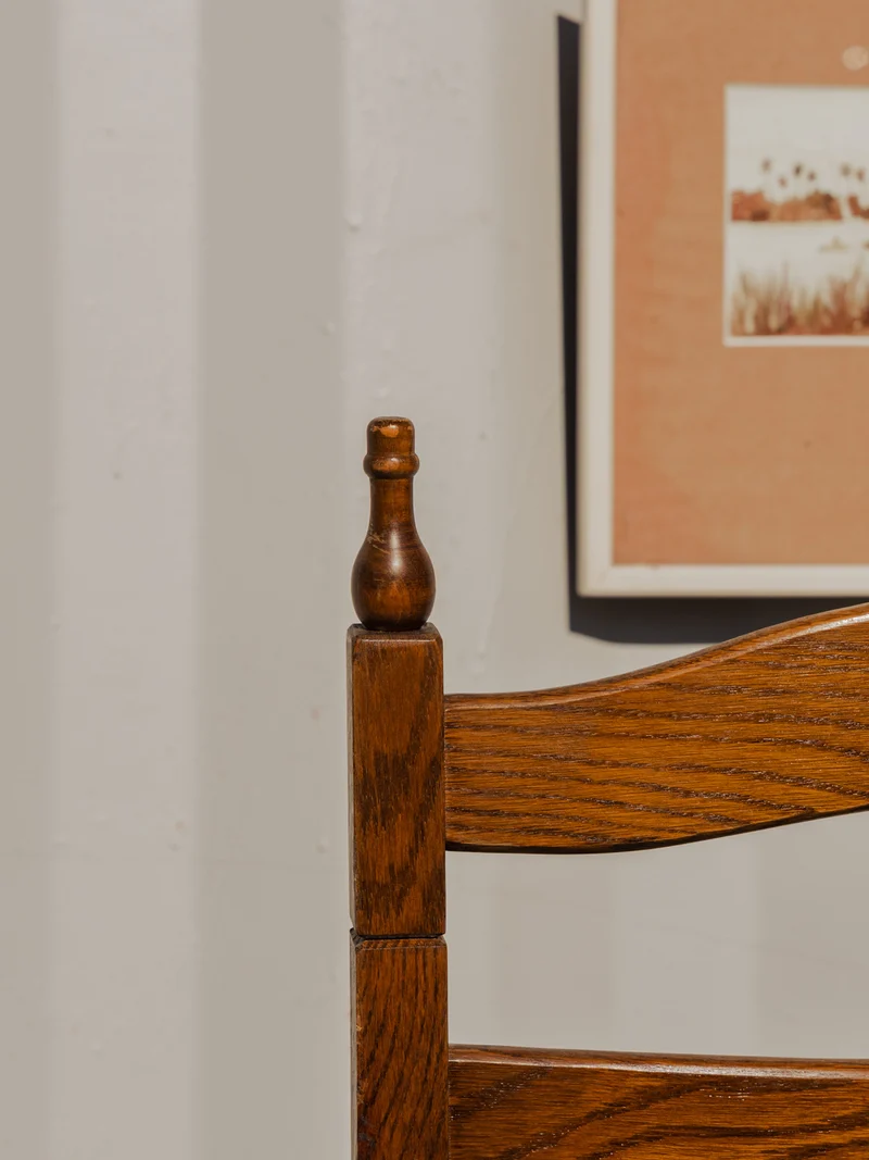 Claude, la chaise brodée en bois N°1065