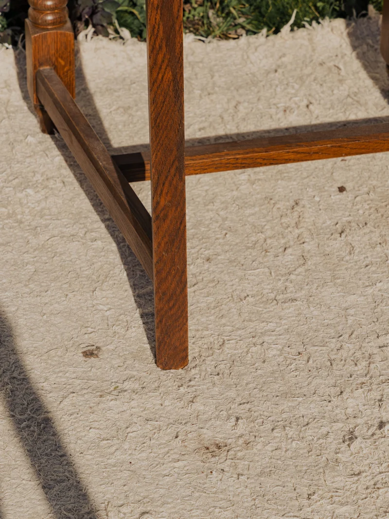 Claude, la chaise brodée en bois N°1065