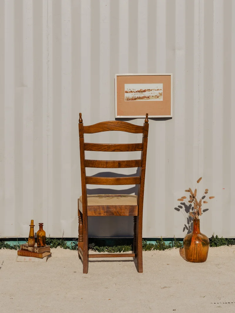Claude, la chaise brodée en bois N°1065