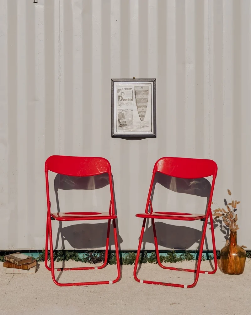 Alma, la paire de chaises pliantes rouges N°1358