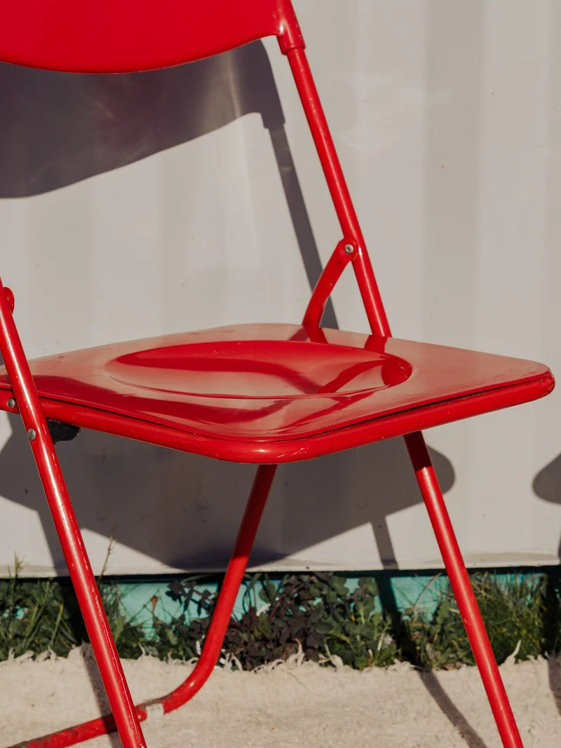 Alma, la paire de chaises pliantes rouges N°1358