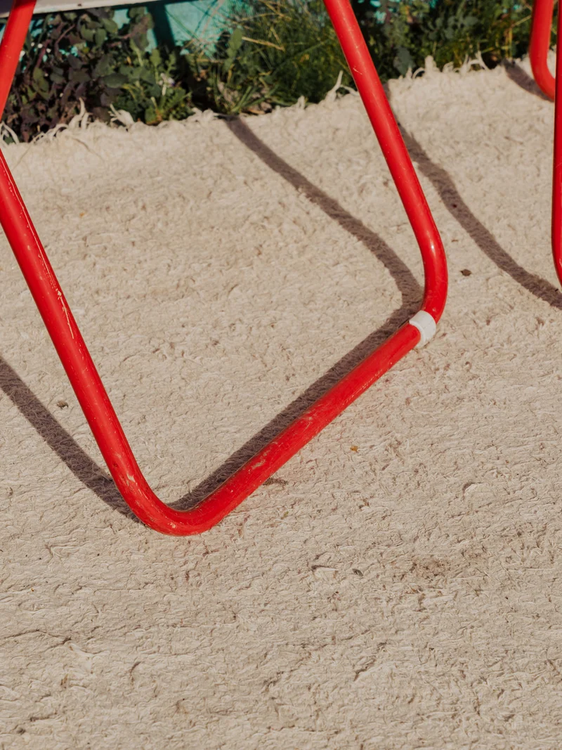 Alma, la paire de chaises pliantes rouges N°1358