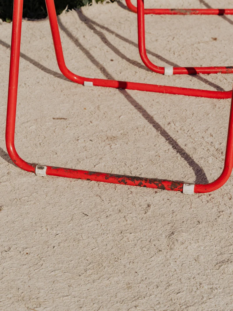 Alma, la paire de chaises pliantes rouges N°1358