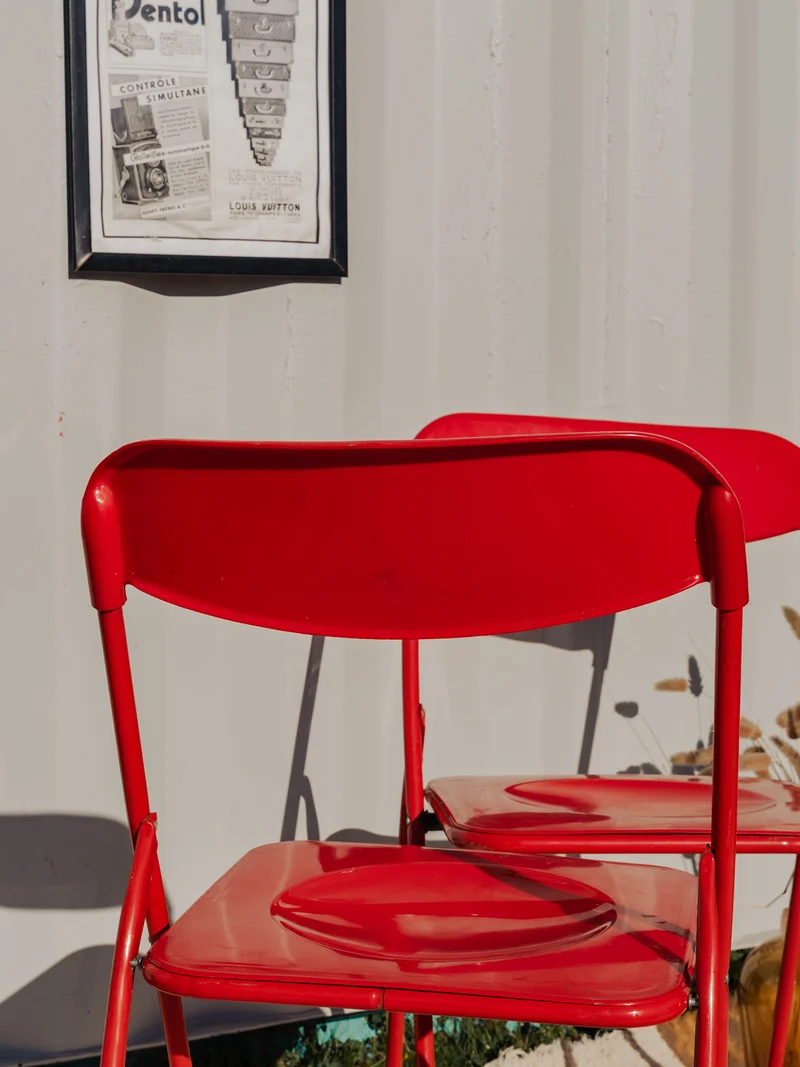 Alma, la paire de chaises pliantes rouges N°1358