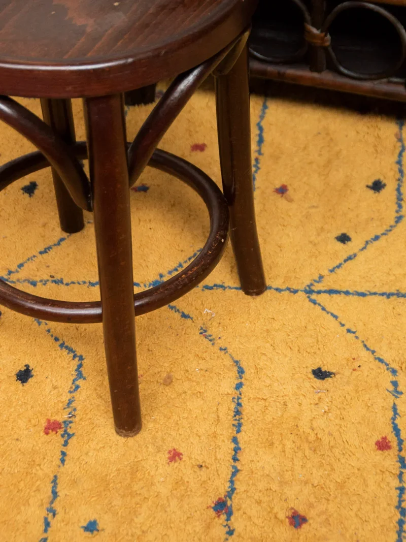 Regis, le paire de tabourets en bois foncé N°904