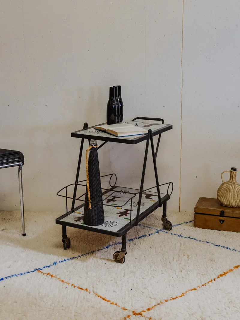 Henriette, la desserte en fer et faïence N°175