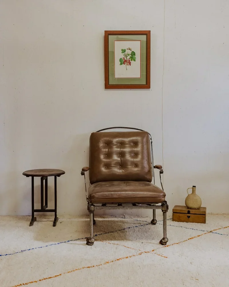 Jakob, le fauteuil vintage en cuir et fer chromé N°897