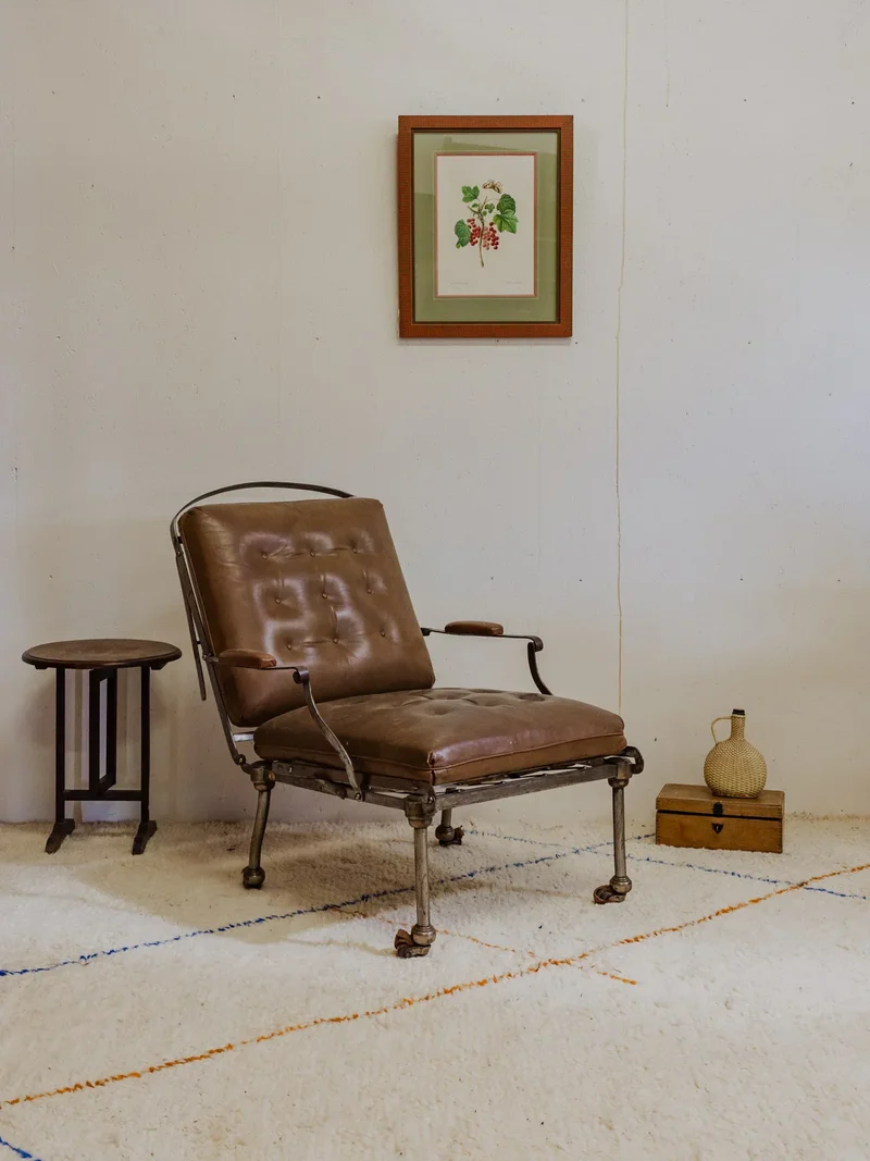Jakob, le fauteuil vintage en cuir et fer chromé N°897