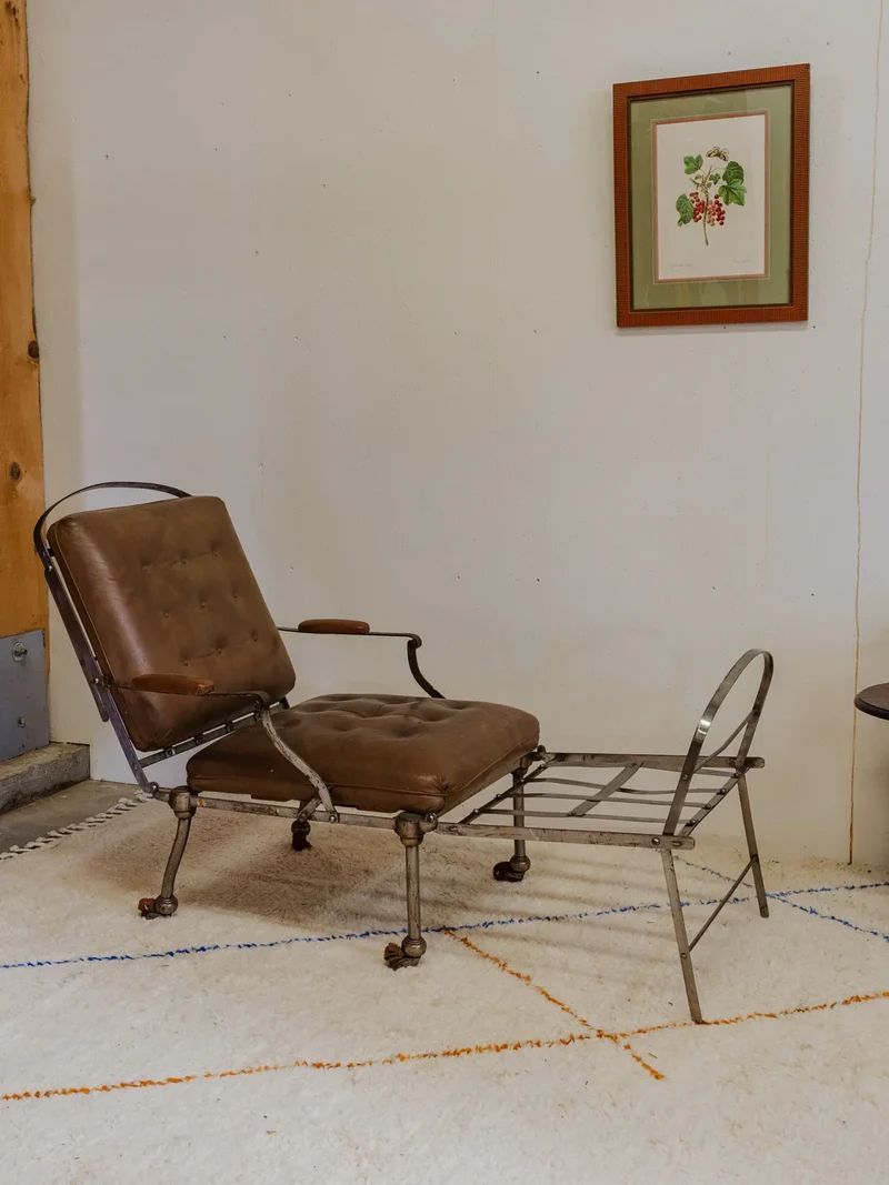Jakob, le fauteuil vintage en cuir et fer chromé N°897