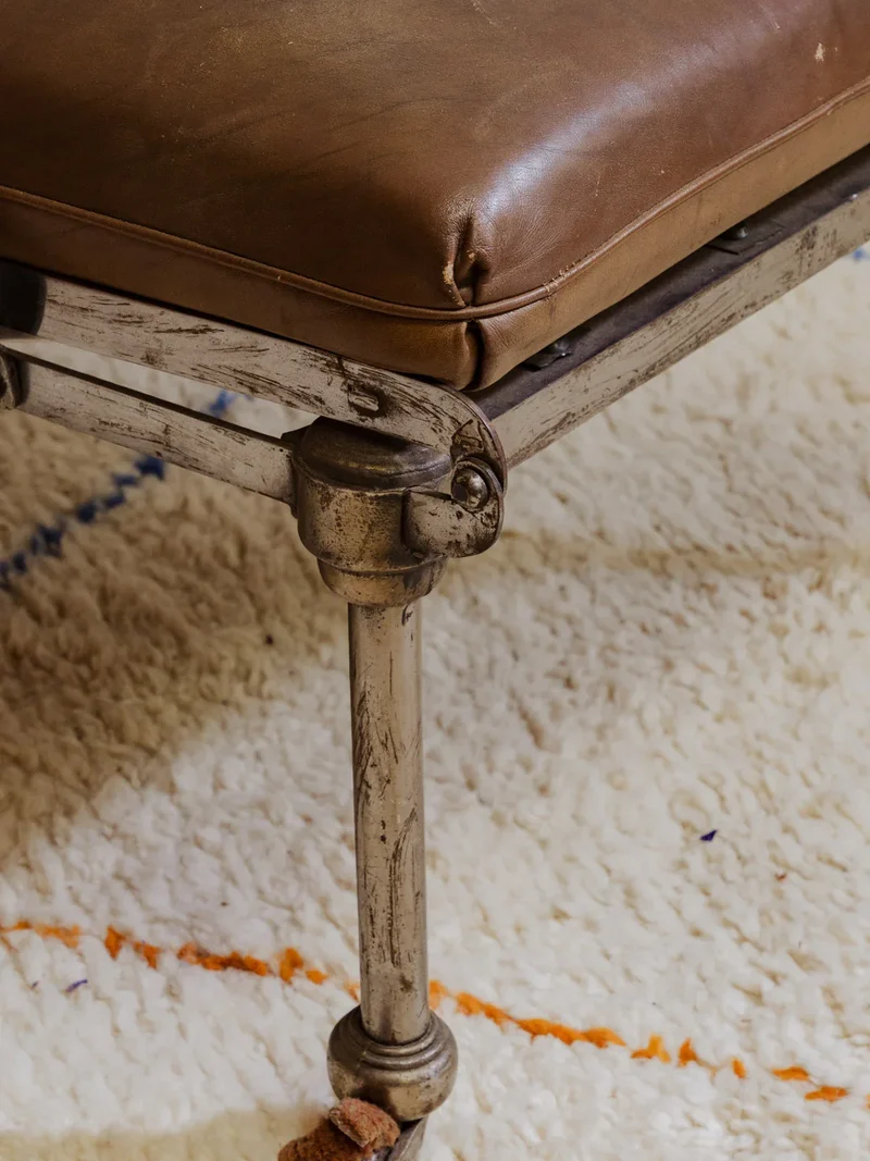 Jakob, le fauteuil vintage en cuir et fer chromé N°897