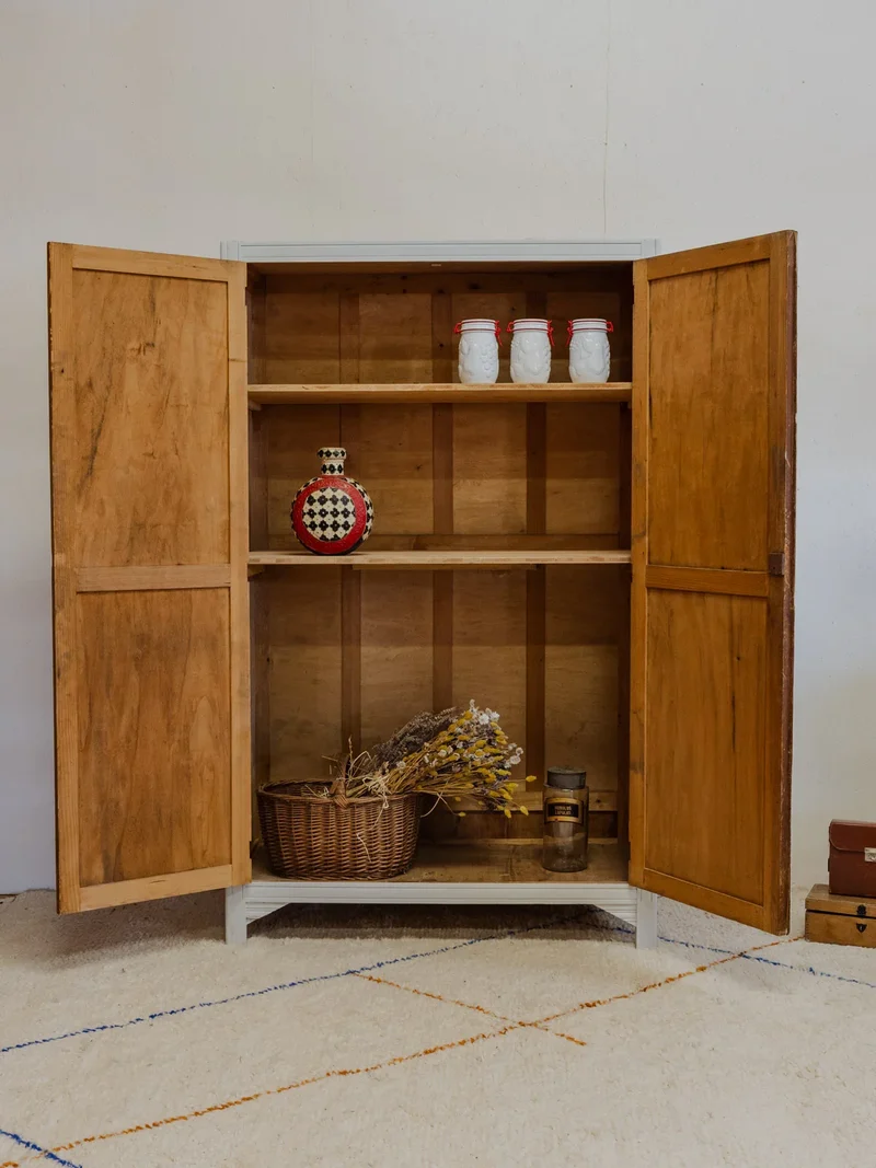 Blandine, l'armoire en bois bleu ciel N°360