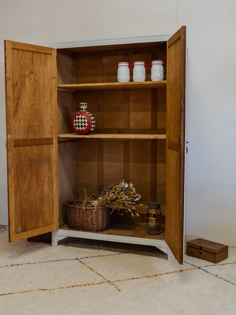 Blandine, l'armoire en bois bleu ciel N°360