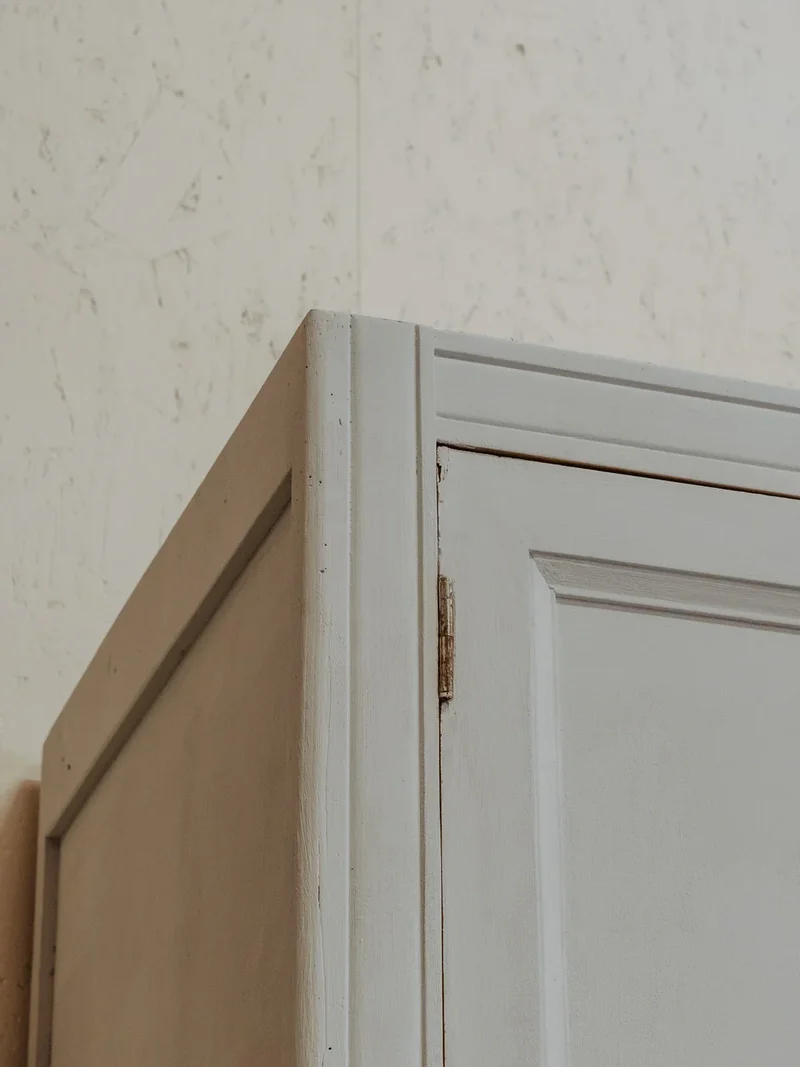Blandine, l'armoire en bois bleu ciel N°360