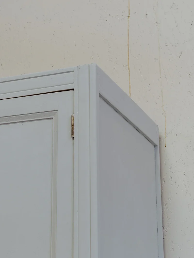 Blandine, l'armoire en bois bleu ciel N°360
