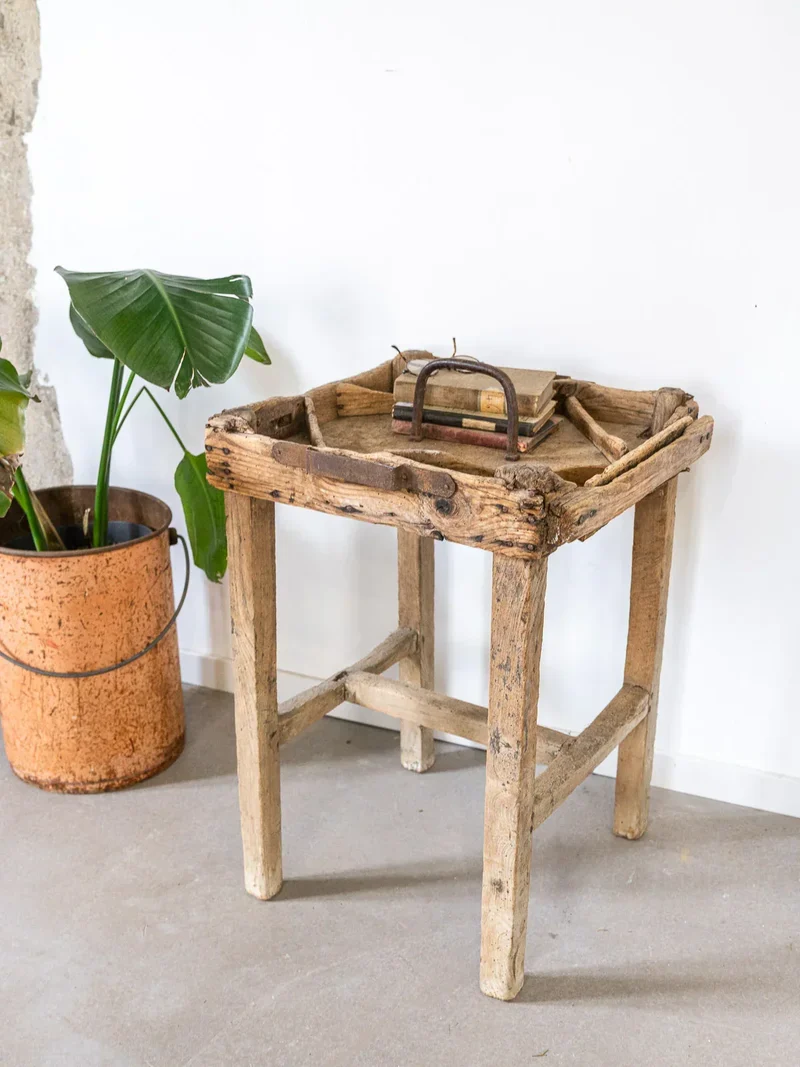 Francine, la table d'appoint style établi en bois N°720