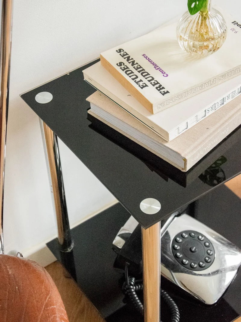 Hanna, la table d'appoint en métal et verre noir N°835