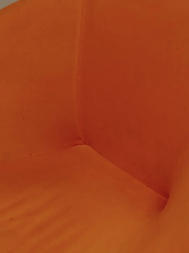 Jakob, le fauteuil orange aux pieds chromés N°879