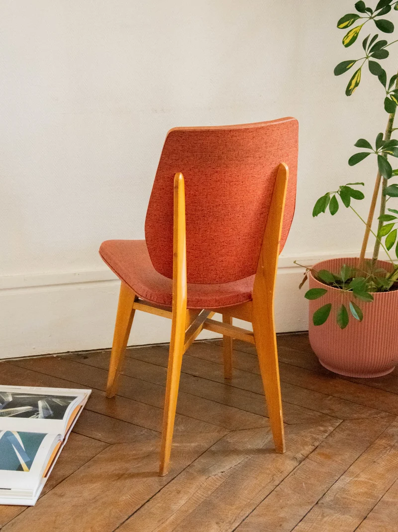 Alma, la chaise en skaï moucheté et bois N°1343