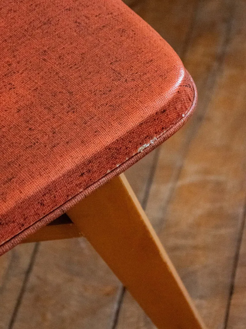 Alma, la chaise en skaï moucheté et bois N°1343
