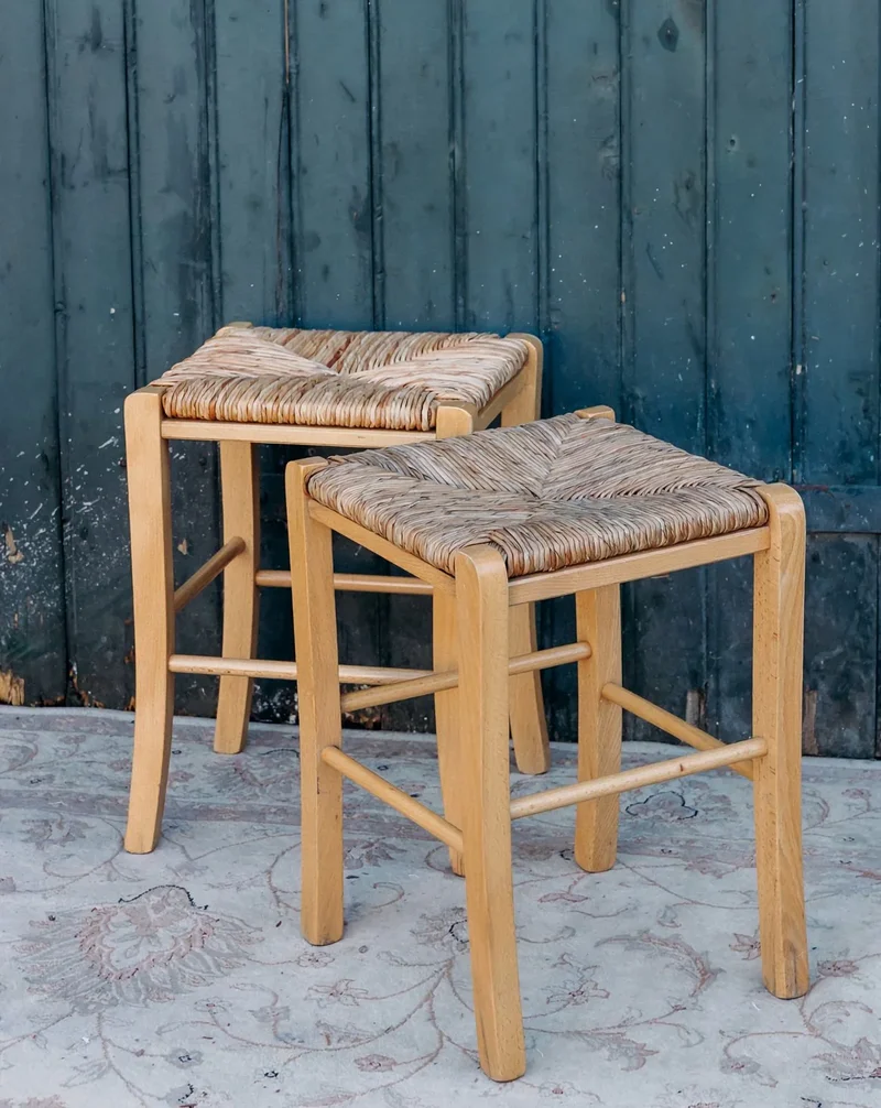Regis, le lot de 2 tabourets en bois et paille N°891