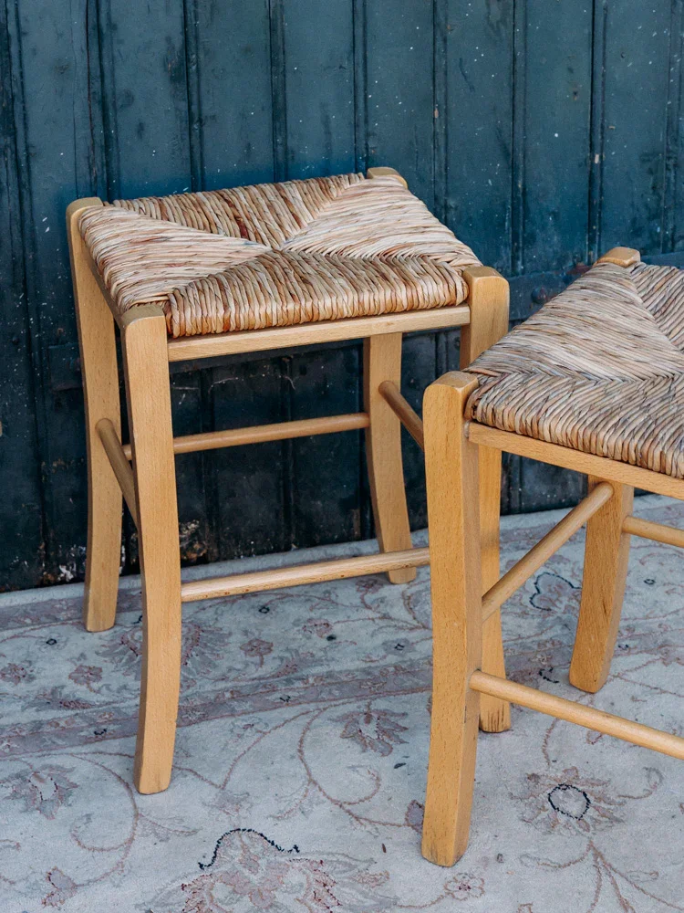 Regis, le lot de 2 tabourets en bois et paille N°891