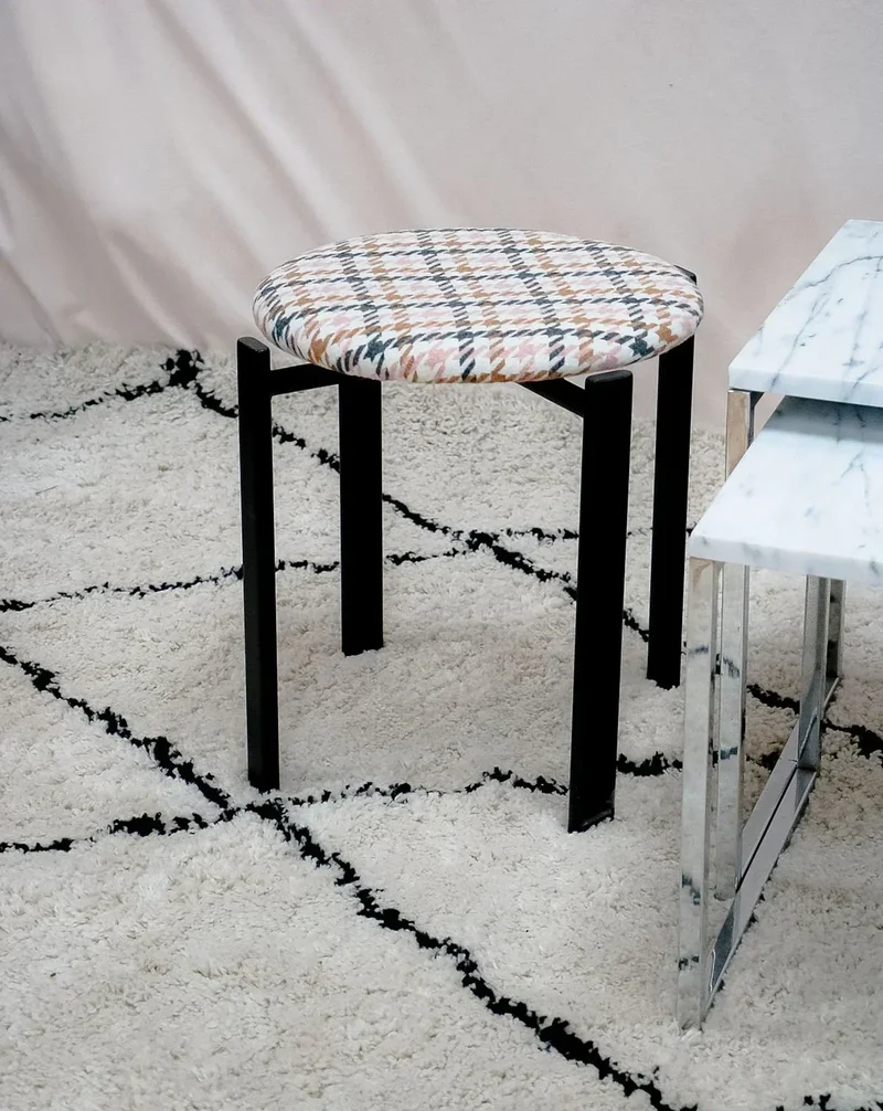 Axel, le tabouret en tissu et métal N°594
