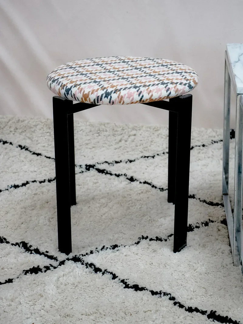 Axel, le tabouret en tissu et métal N°594
