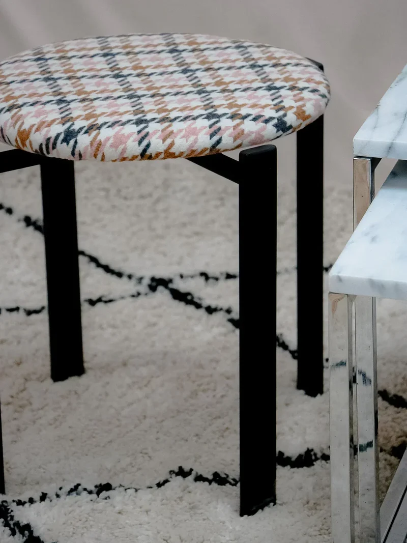 Axel, le tabouret en tissu et métal N°594